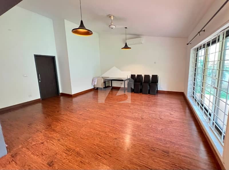 Beautiful 2 Kanal House — 4 Bed, Big Lawn — photo 4