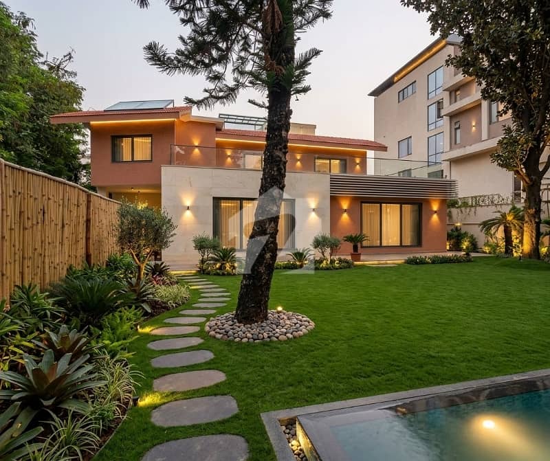 Beautiful 2 Kanal House — 4 Bed, Big Lawn