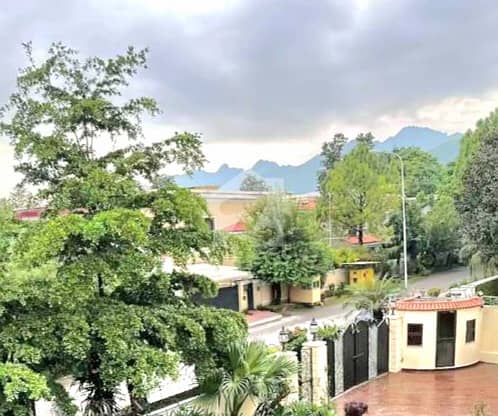 Beautiful Luxurious 7 Bedroom Triple Storey House — photo 2