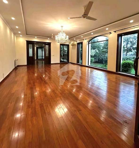 Beautiful Luxurious 7 Bedroom Triple Storey House