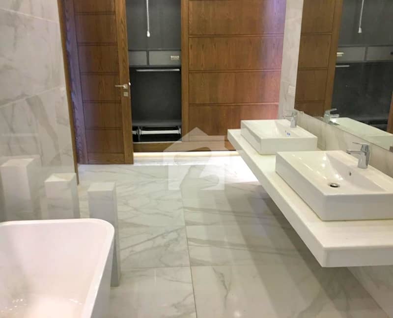 Brand New 6 Bedroom House with Swimming Pool — photo 2
