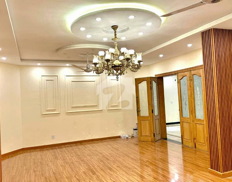 1 Kanal Luxurious Designer House