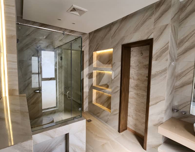 700 Sq Yd Brand New Triple Storey Designer Luxury House — photo 2