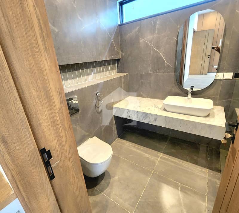 700 Sq Yd Brand New Triple Storey Designer Luxury House — photo 4