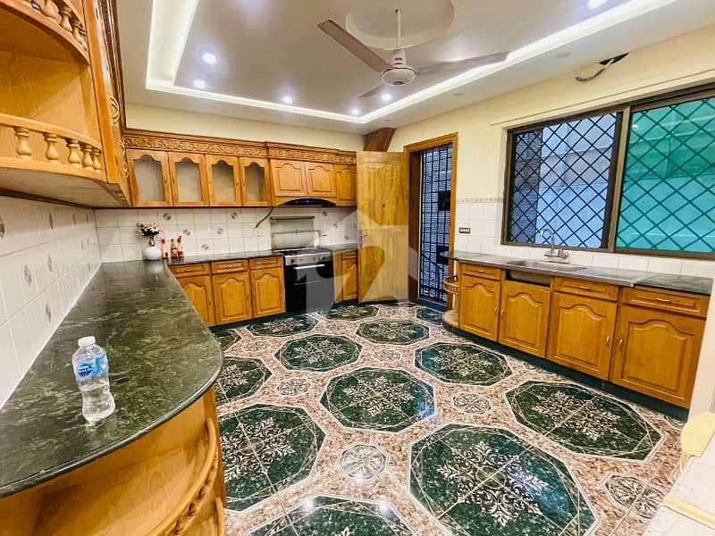 Beautiful Luxurious 4 Bedroom Renovated House — photo 2
