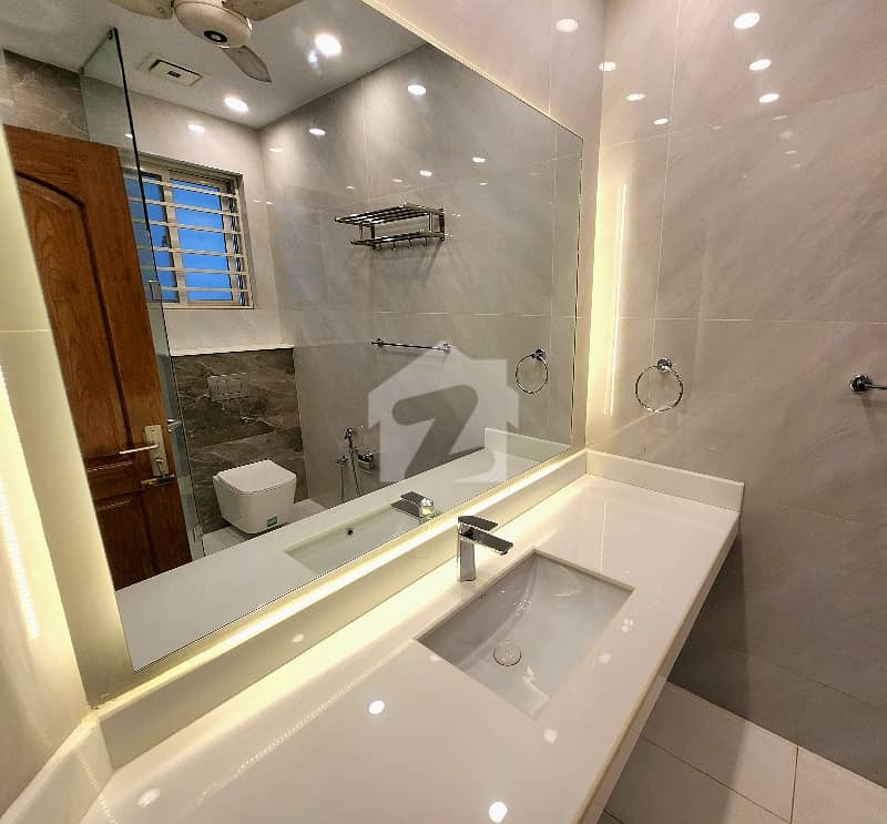 Beautiful New 6 Bedroom House — photo 3
