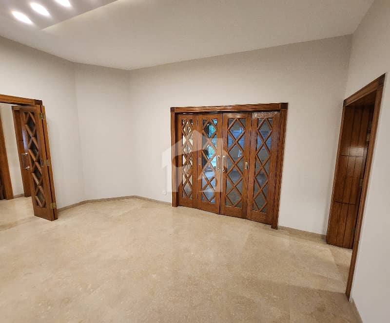 Beautiful New 6 Bedroom House — photo 4