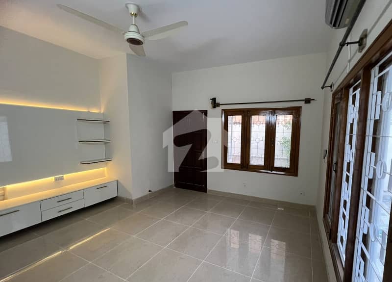 Prime Location Beautiful 5 Bedroom House — photo 4