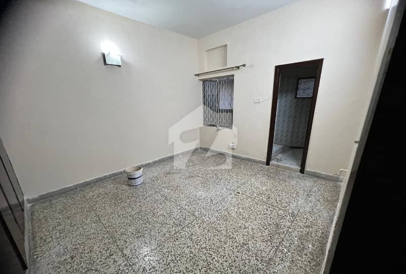 Prime Location Beautiful 666 Sq Yd House — photo 4