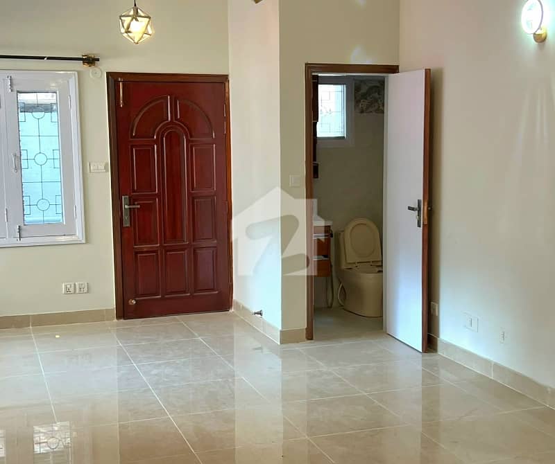 Prime Location 1 Kanal 5 Bedroom House